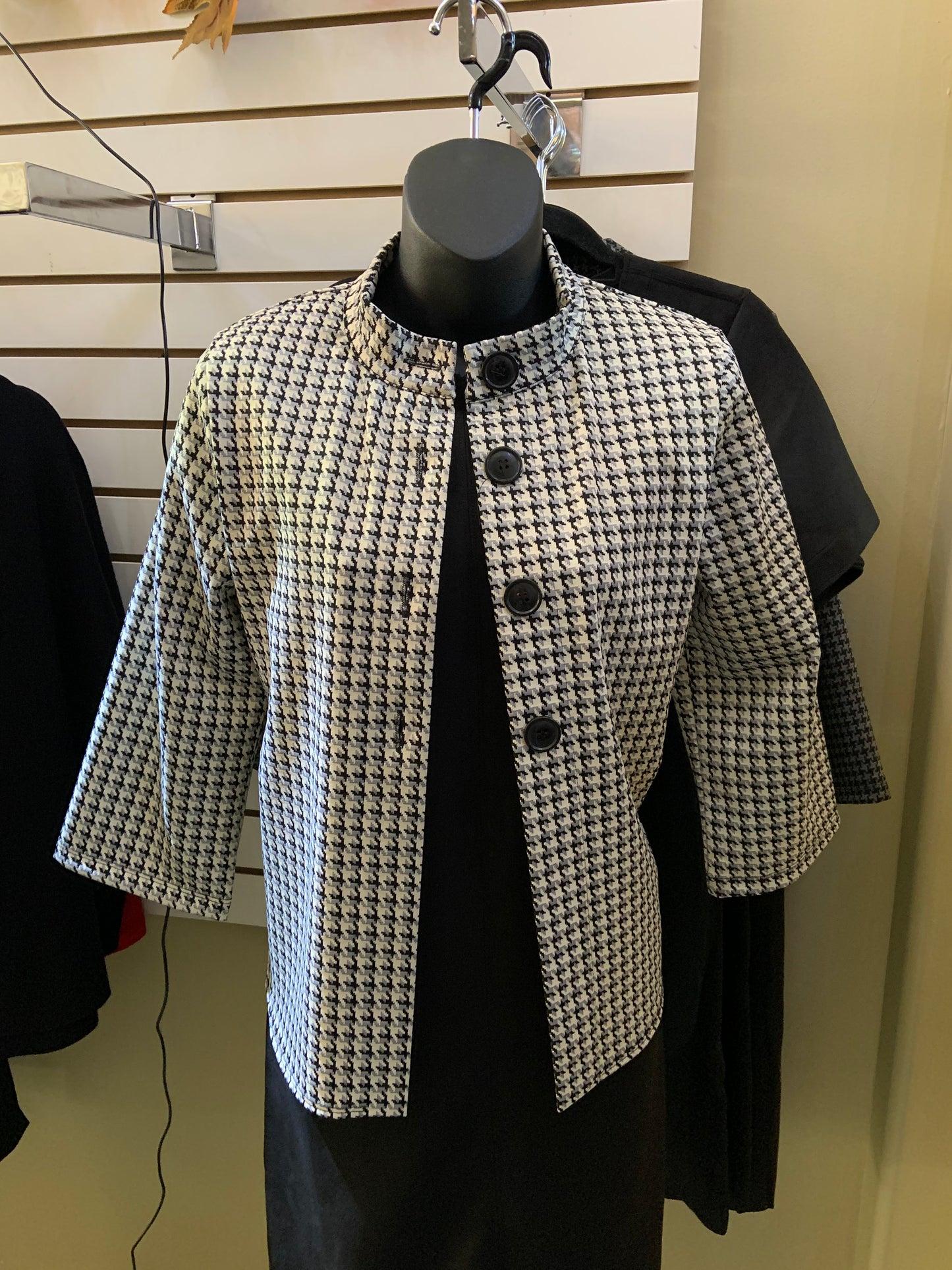 Zooni - Cropped Buttoned Cover