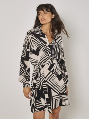 APRICOT - GRAPHIC SQUARES 1/2 PLACKET MINI SHIRT DRESS (933927)